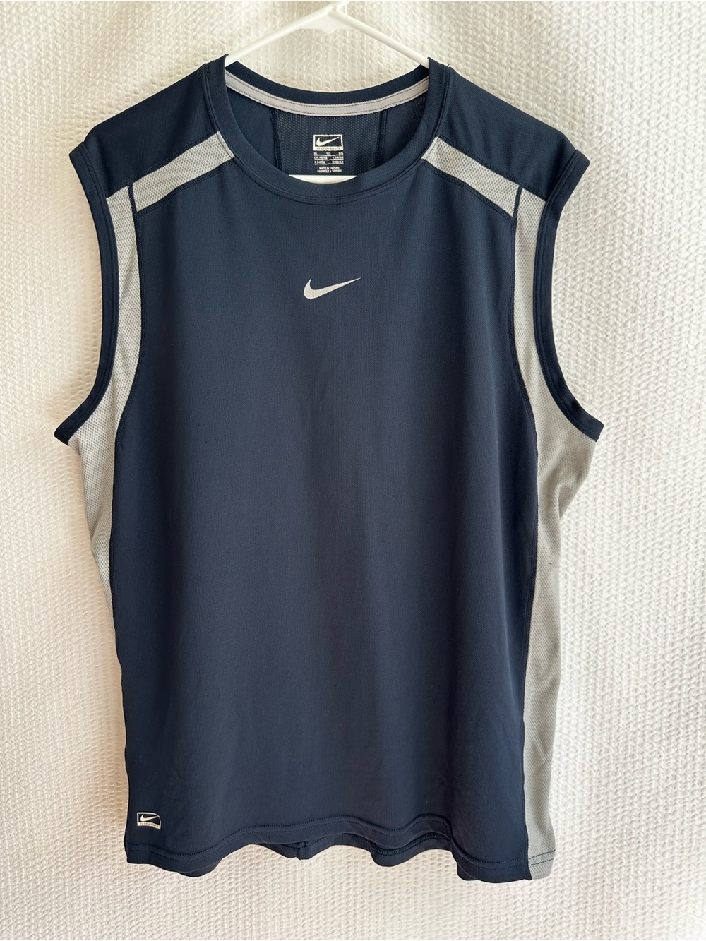 Nike Dri-FIT Men’s XL Navy Blue Gray Sleeveless Training Gym Workout Tank Top